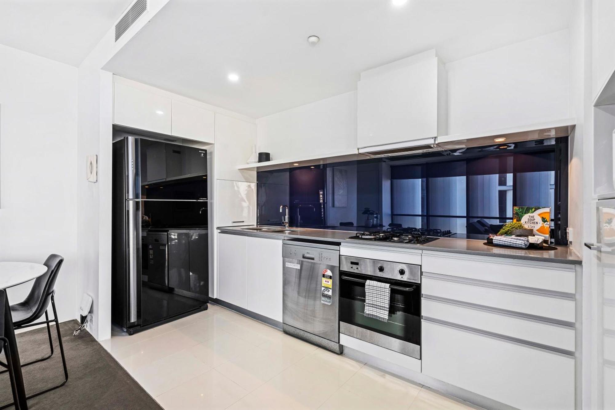 Circle On Cavill - Self Contained, Privately Managed * Gold Coast
